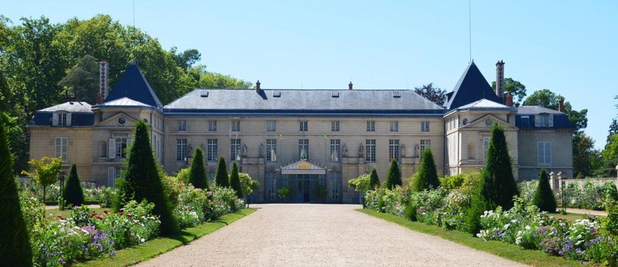 Group guided tour of the Château de Malmaison