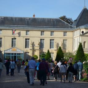 Group guided tour of the Château de Malmaison